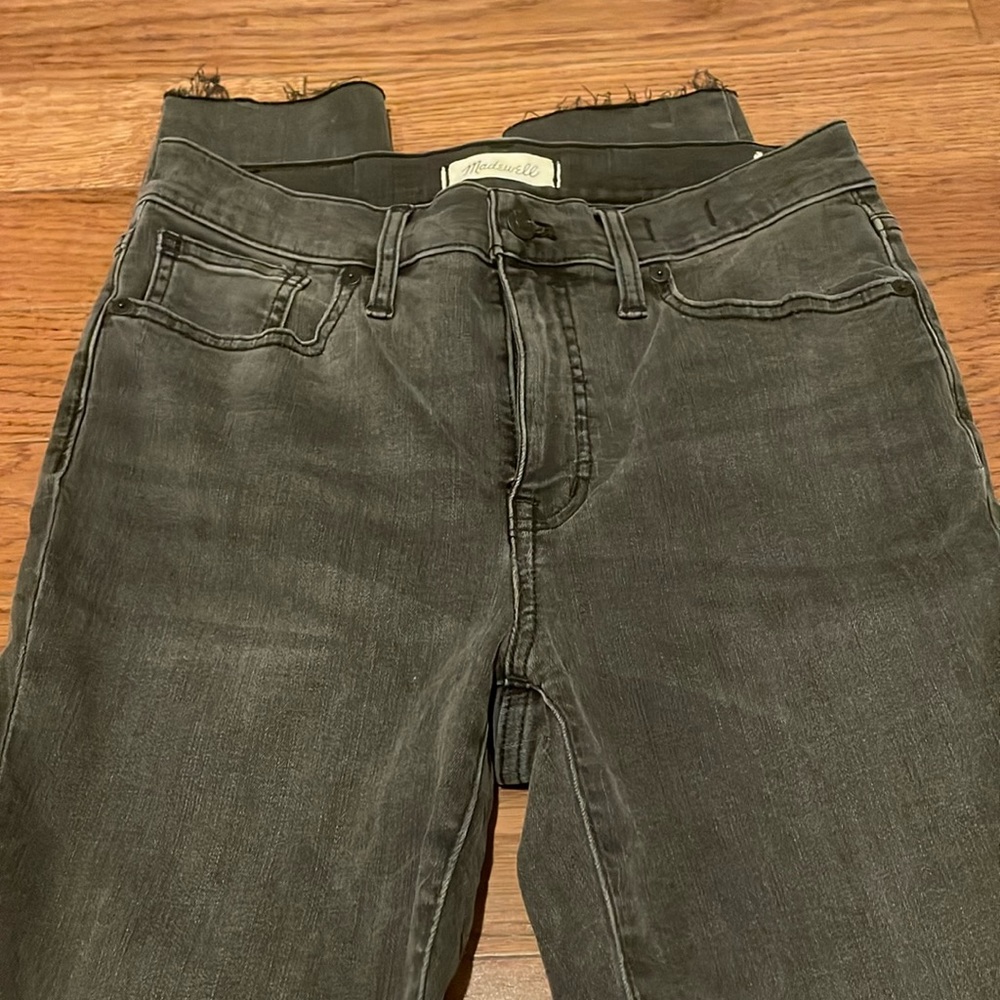 Madewell Distressed Gray 9” Mid Rise Skinny Jeans Size 28